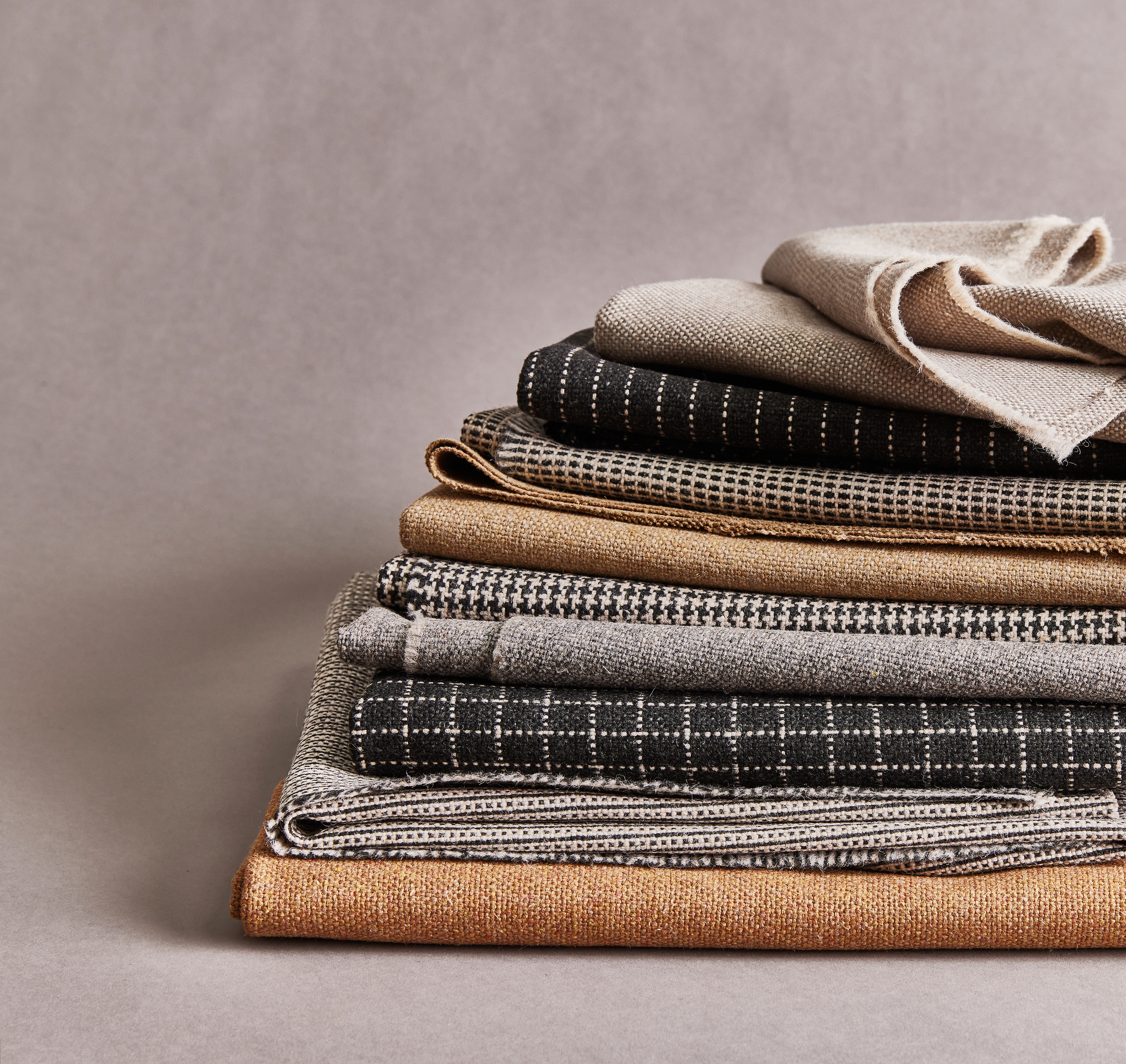 Monochrome Sett Stack
